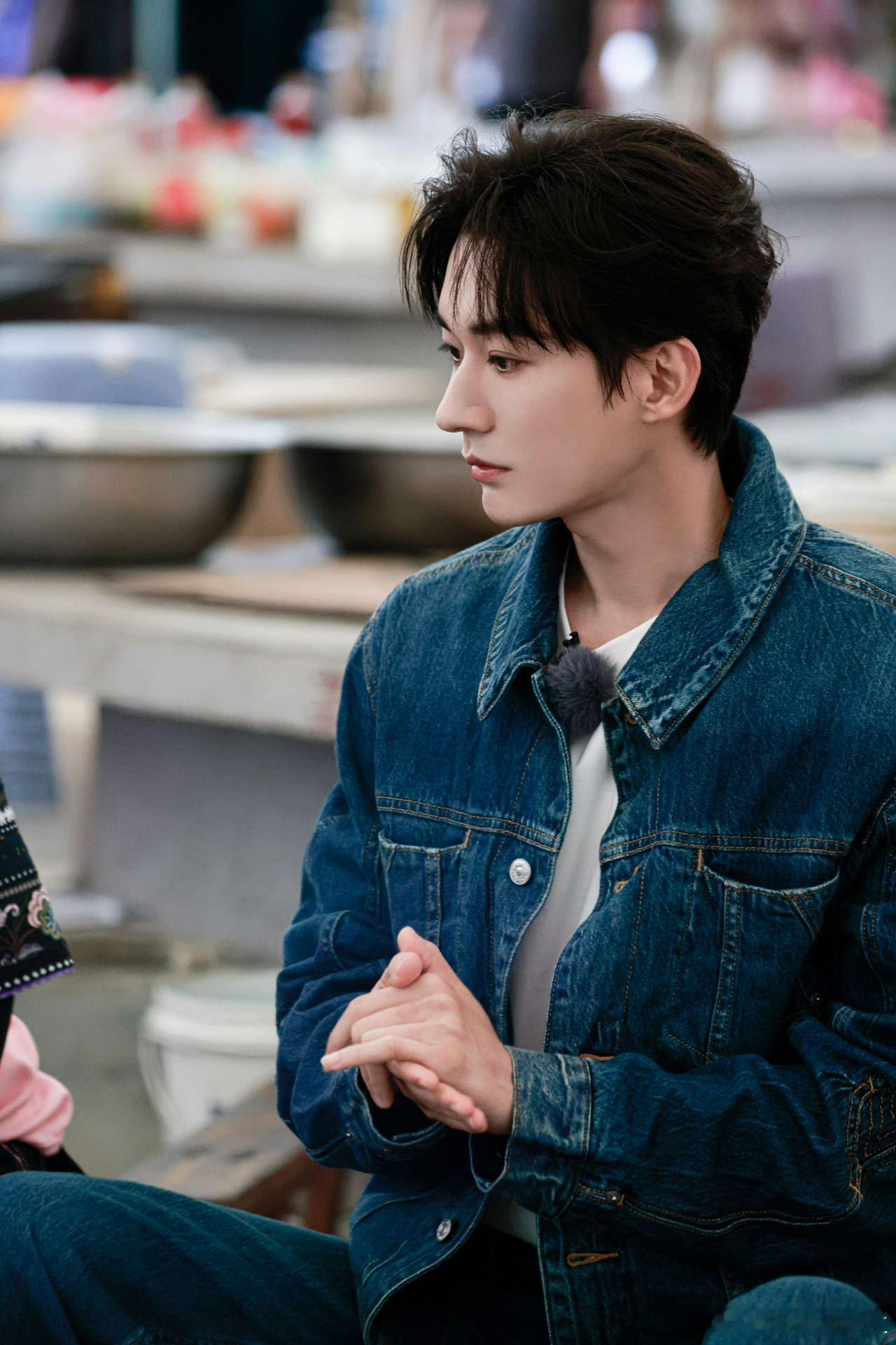 刘学义春晚备播路透 春晚备播现刘学义，帅气依旧，期待他在新年节目中的精彩发挥。相