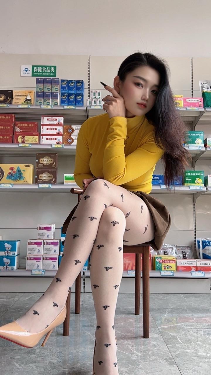 谁还不是小腰精 大长腿小蛮腰 御姐风细跟高跟鞋太绝了 美女老板娘日常 性感可爱