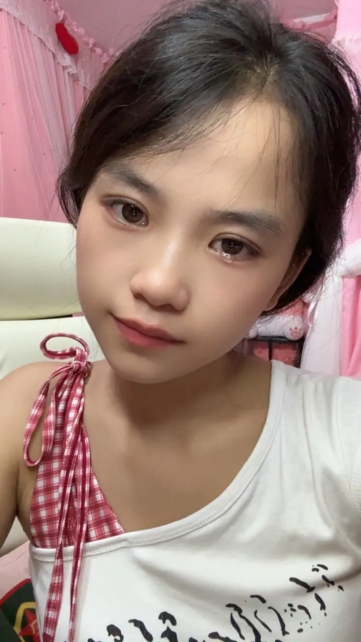有人要你漂亮 有人要你懂事 而有人心疼你的辛苦 呵护你的小脾气 懂你的...