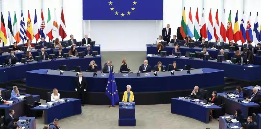 中美硬碰硬较量后，美国开始反思，美智库承认：搞砸对华科技战