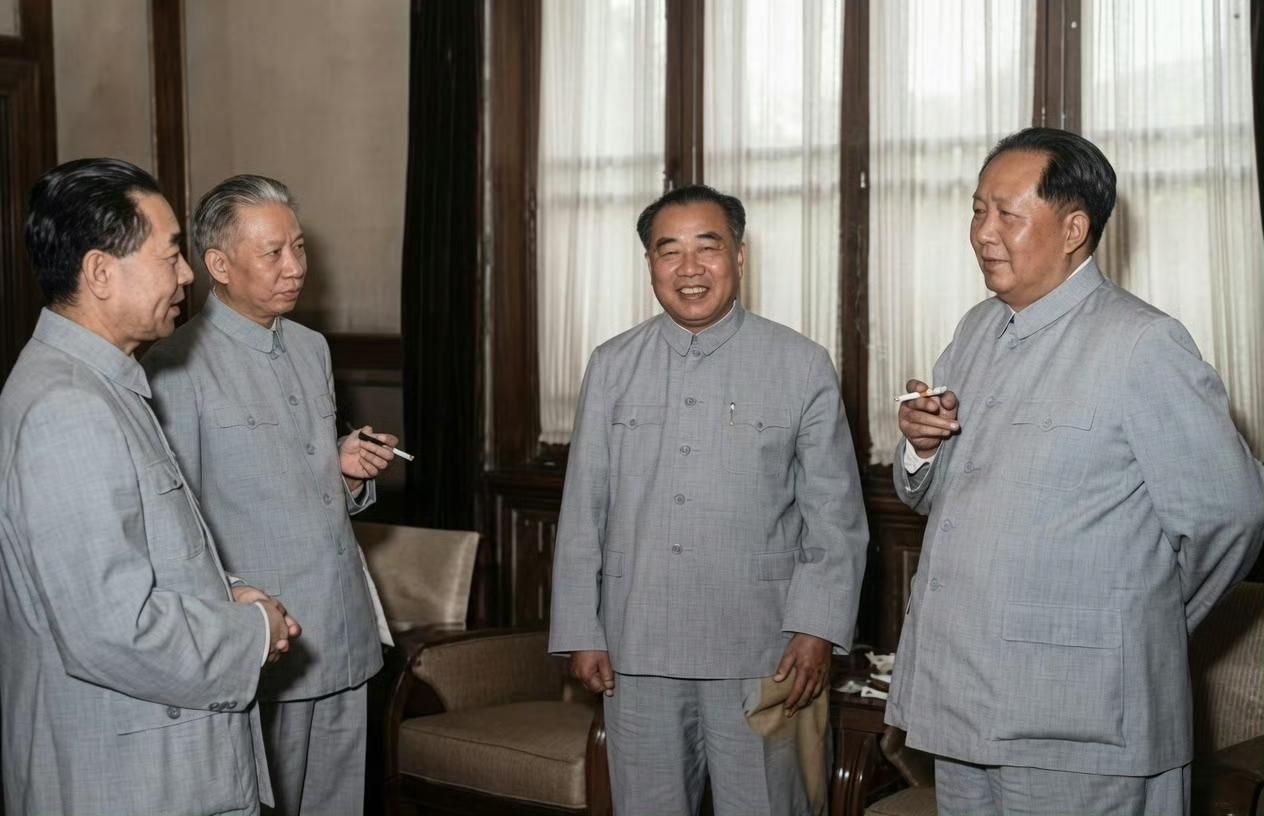 1956年，拍摄于中南海怀仁堂休息室的一张照片。