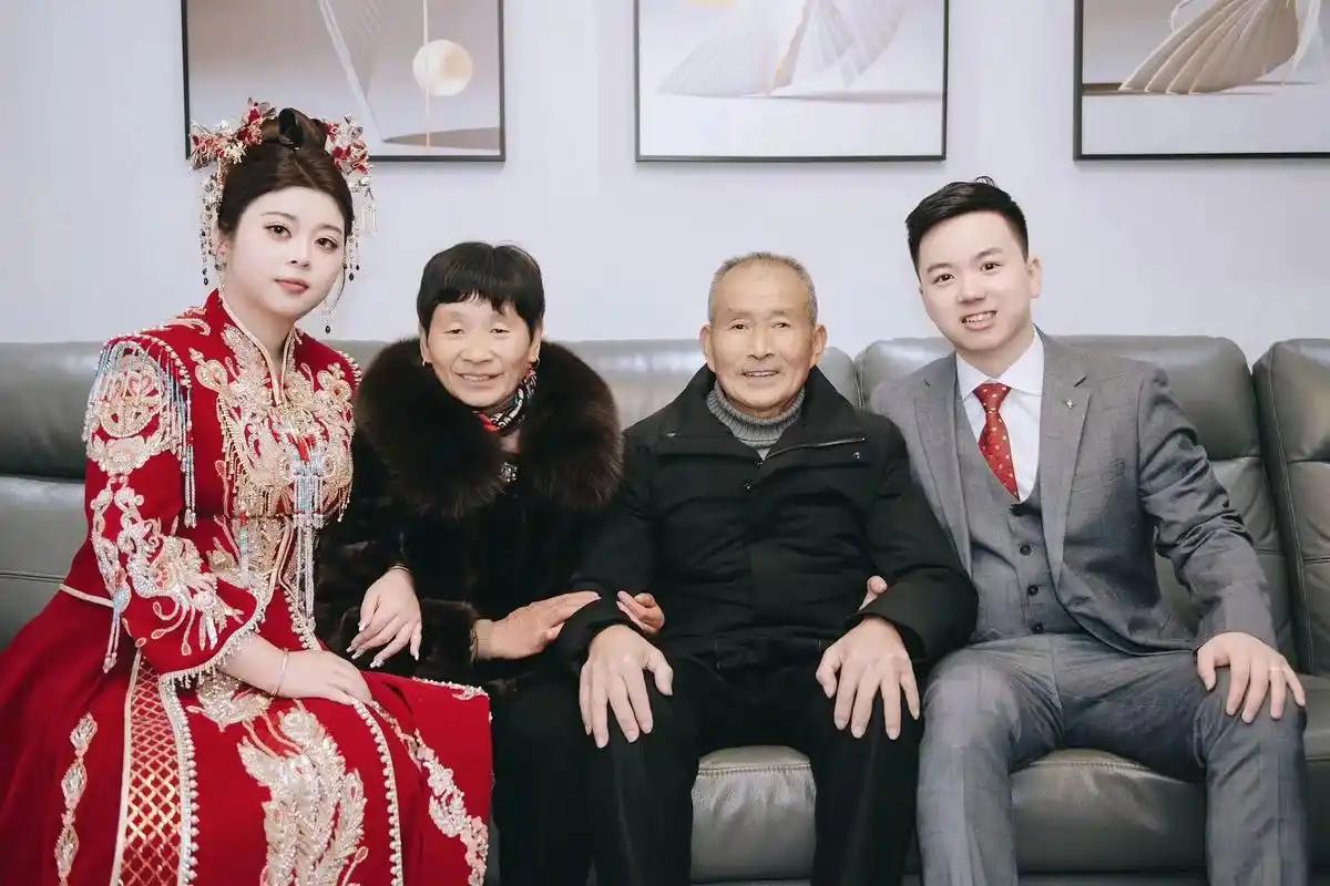 苦练成语200天!

第二十七天-----说女婿的成语14个

乘龙快婿    