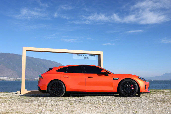 启境GT7定位高端智能猎装车，首发搭载华为ADS 5智驾与鸿蒙座舱，零百加速2.