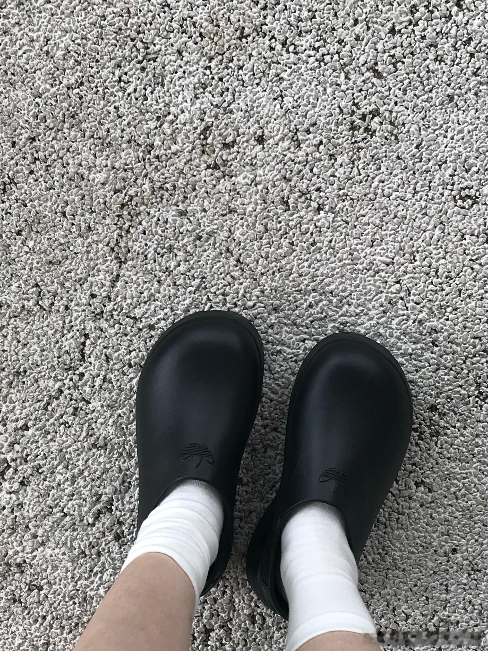 因为太过舒服天天穿这双鞋本来还觉得丑，现在硬生生看习惯了[跪了] ​​​
