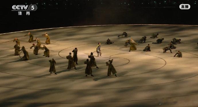 米兰开幕式和北奥表演呼应上了 2026年米兰冬奥会开幕式，扎农演奏小提琴，舞者演