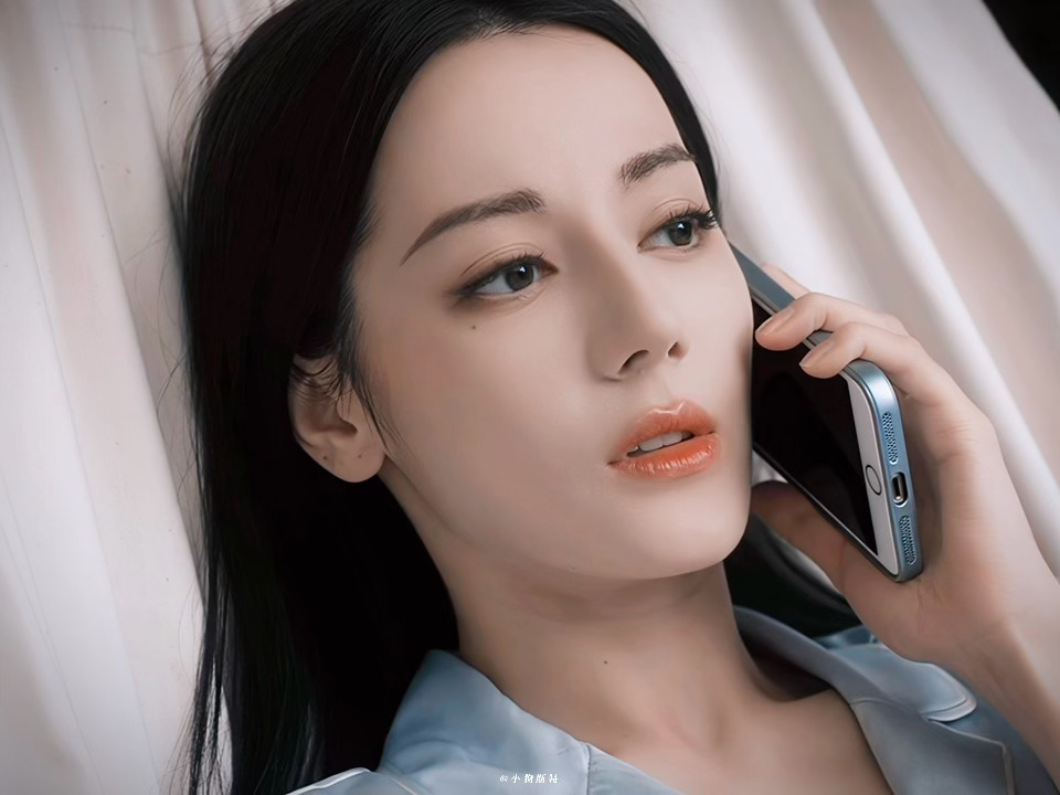 躺着也美成这样好牛的一颗脑袋啊罗。。