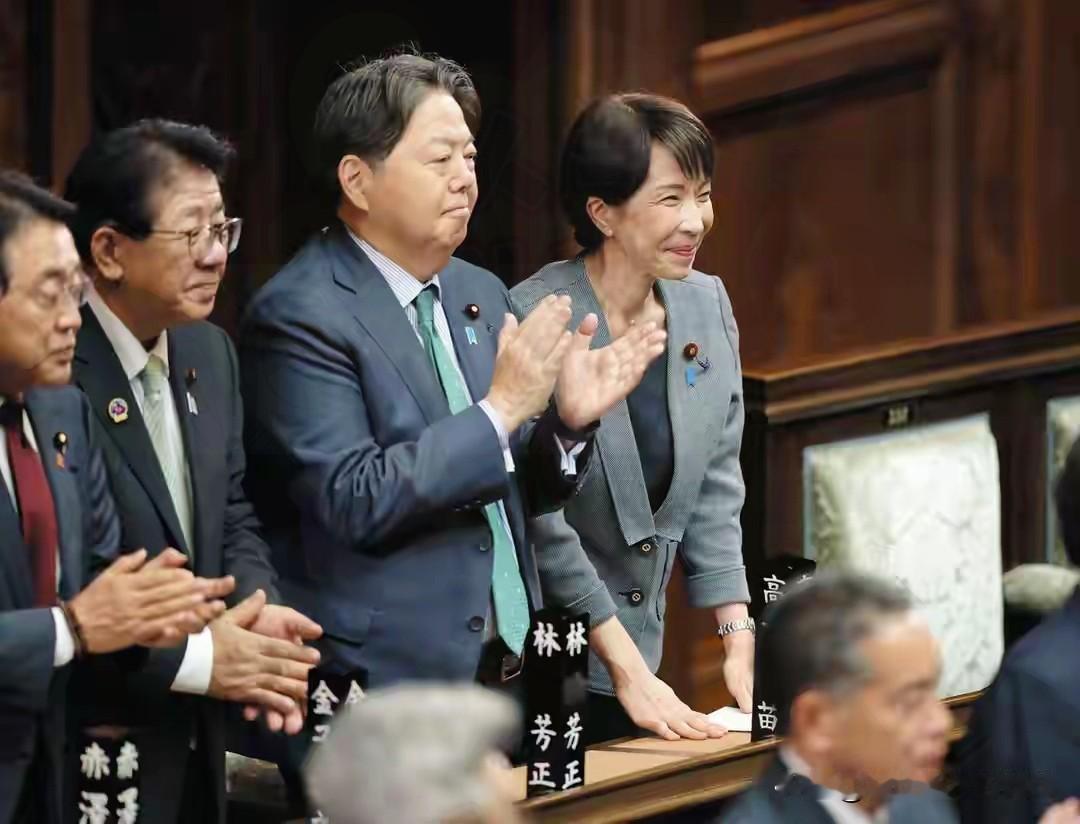187:58碾压通过！
日本彻底破笼
高市早苗手握生杀大权
 
真正危险的信号，