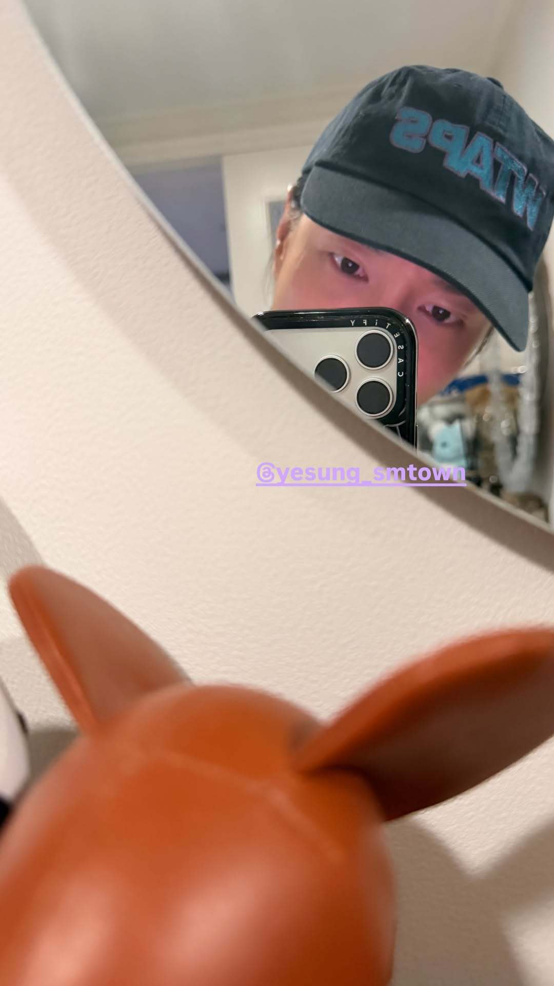“CB百蓝_。251221金钟云 ins story更新： 
