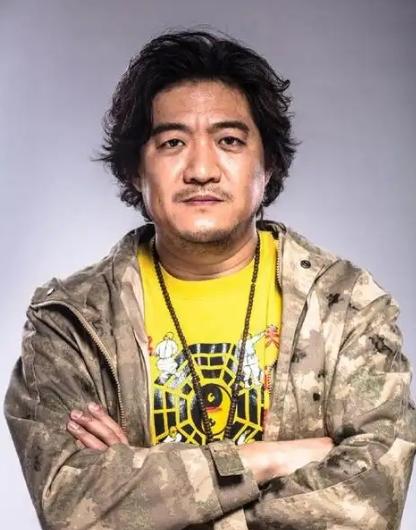 他可能是全中国最让制片人头疼的演员。片酬千万级，但一年只接一部戏。给再多钱，也绝