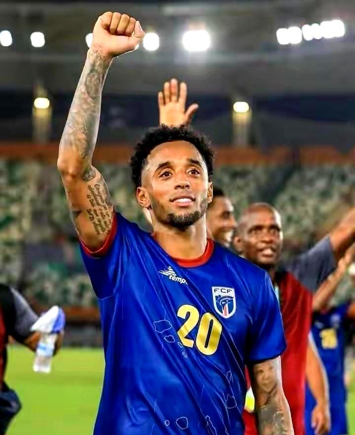 瓜子板凳准备好！
 

佛得角队长喊话要踢巴西法国，主打一个“光脚不怕穿鞋”，结