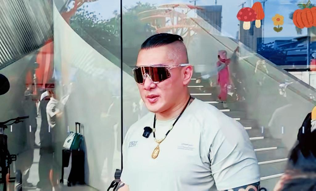 用人不疑！馆长要去内蒙拍广告、后续还打算直播带货，有人说他是来捞钱，

可别忘了