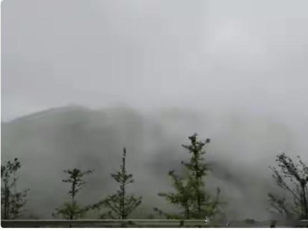 我认为愿意，如果再活一次我还是原意当现在的自己。
我很荣幸我能生在一个山青水秀仿