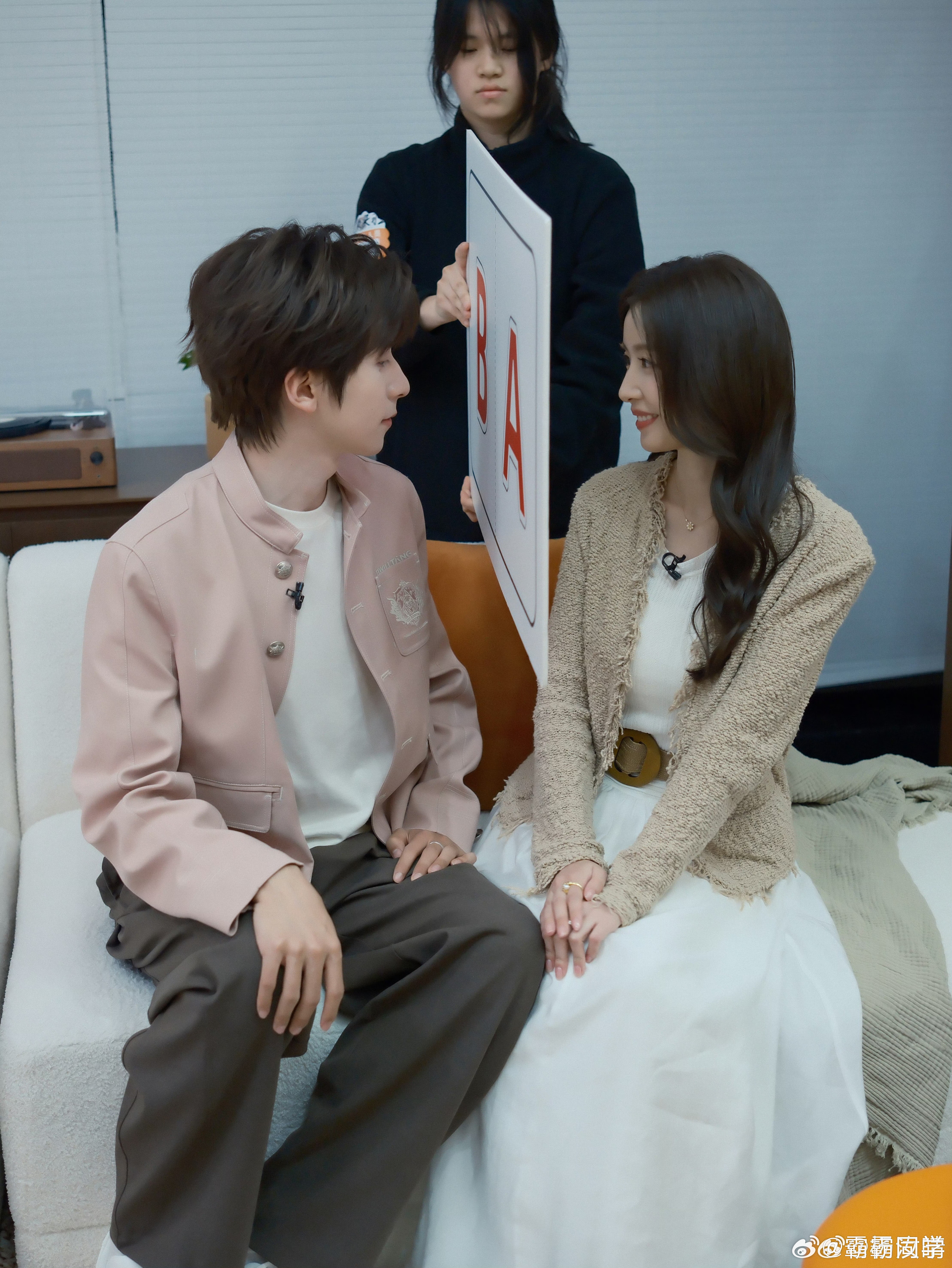 卓晴CP新综官宣杨汝晴侯卓成又上新综艺了初入职场金融季 办公室里的故事正式开启，