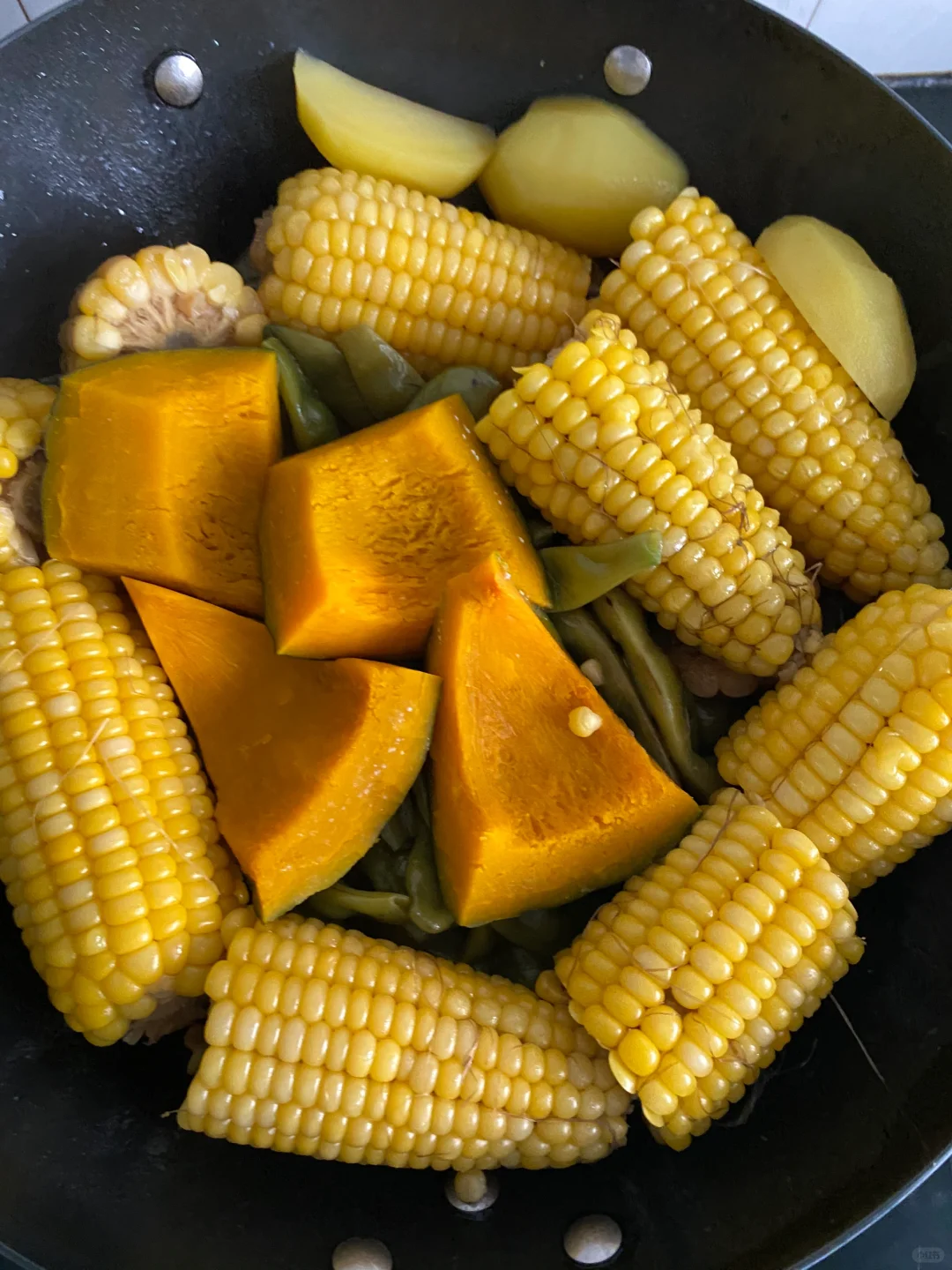 我最爱吃豆角锅里的玉米🌽😋