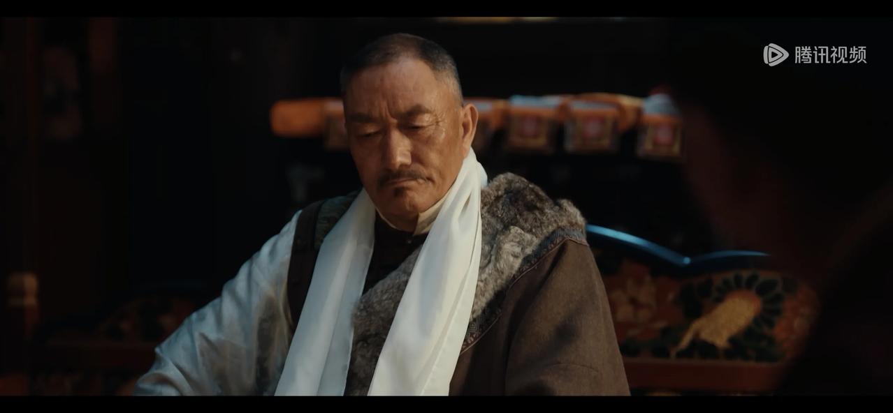 《征途》：见过格达活佛后，索朗土司病倒了，跟在他身边的秦仲仁不见了，来看他的，是
