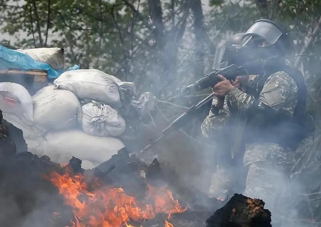有时候不得不佩服西方媒体舆论引导的本事，一个几百人的小武装，占领了几个边境村庄，