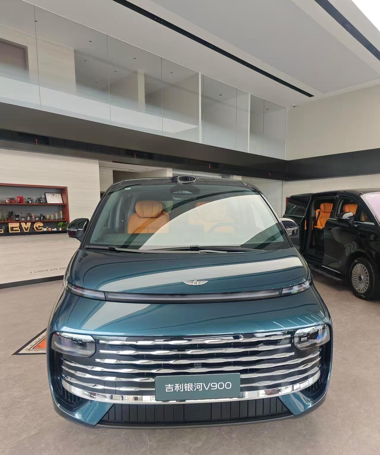 吉利银河V900本月底上市，预售价32万起
根据官方消息，吉利旗下的全新中大型M
