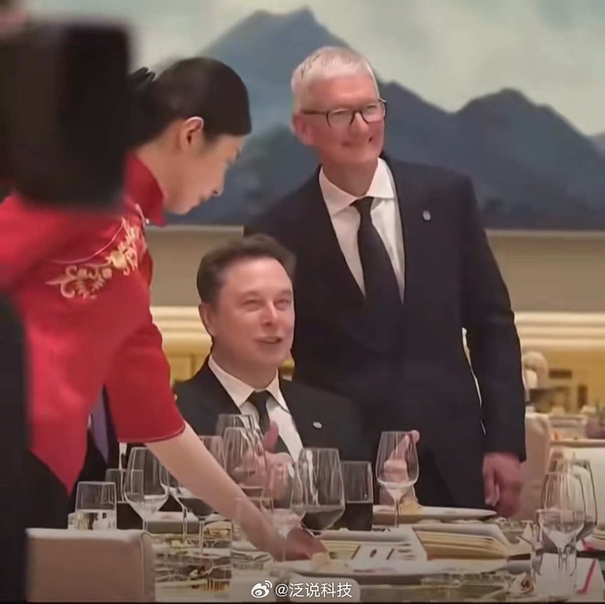 特朗普访华欢迎宴会怎么说还是老马有排面，全程没起来的节奏。都想跟他合照，不过他不