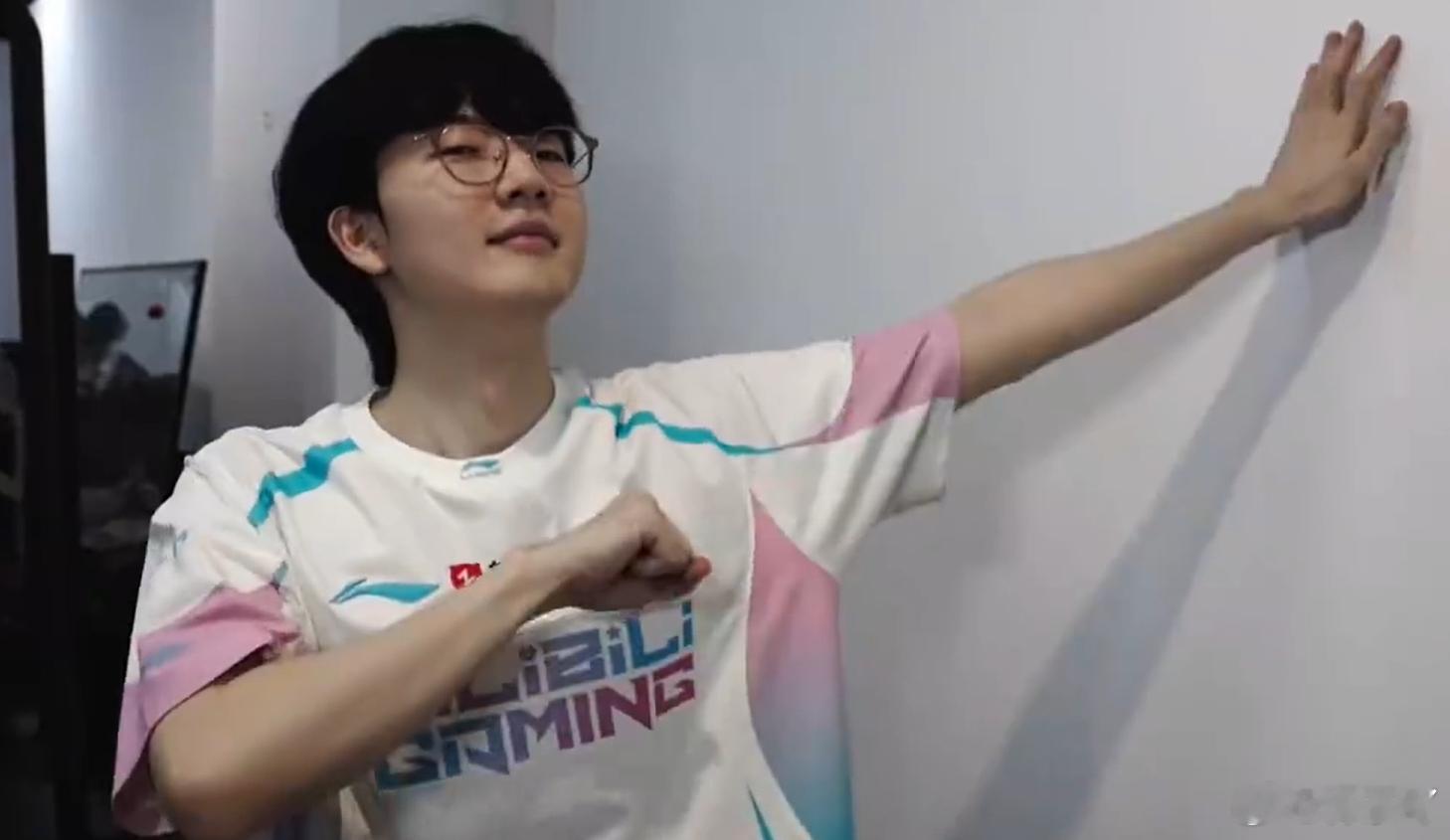 BLG家的人你也敢惹吗！！今晚炫神深夜开团Viper，还把他的“黑历史”放出来了