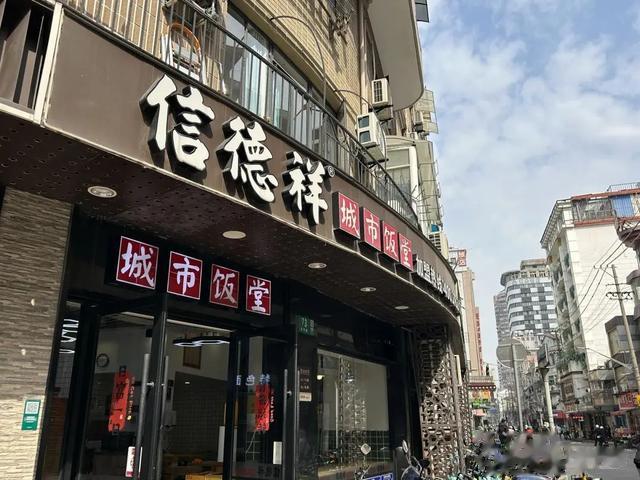 走基层｜黄河路网红美食人气火爆，油烟扰民投诉却几乎为0，怎么做到的？