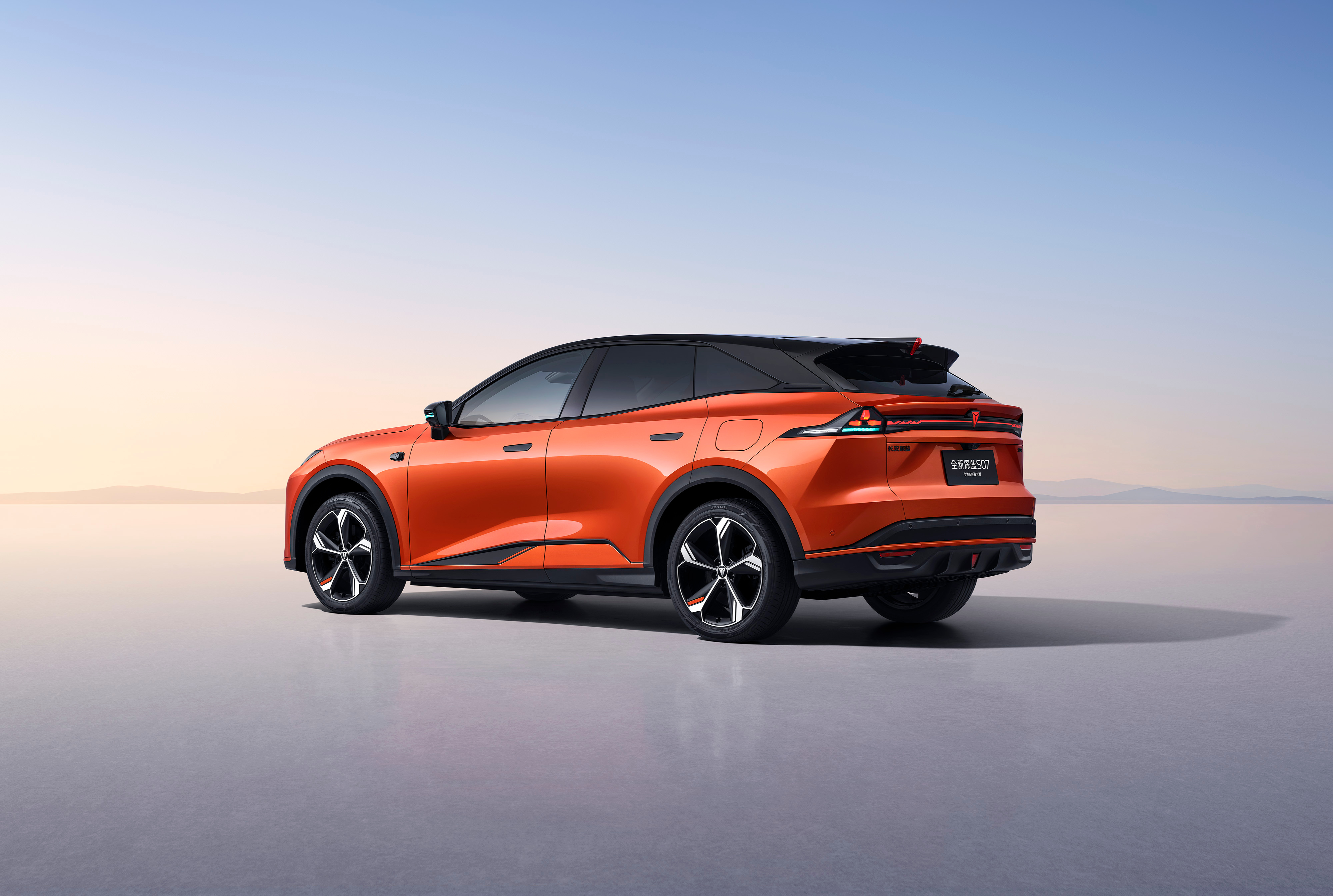 "家人们，全新深蓝S07华为乾崑激光来了，2900mm越级轴距，4750x193