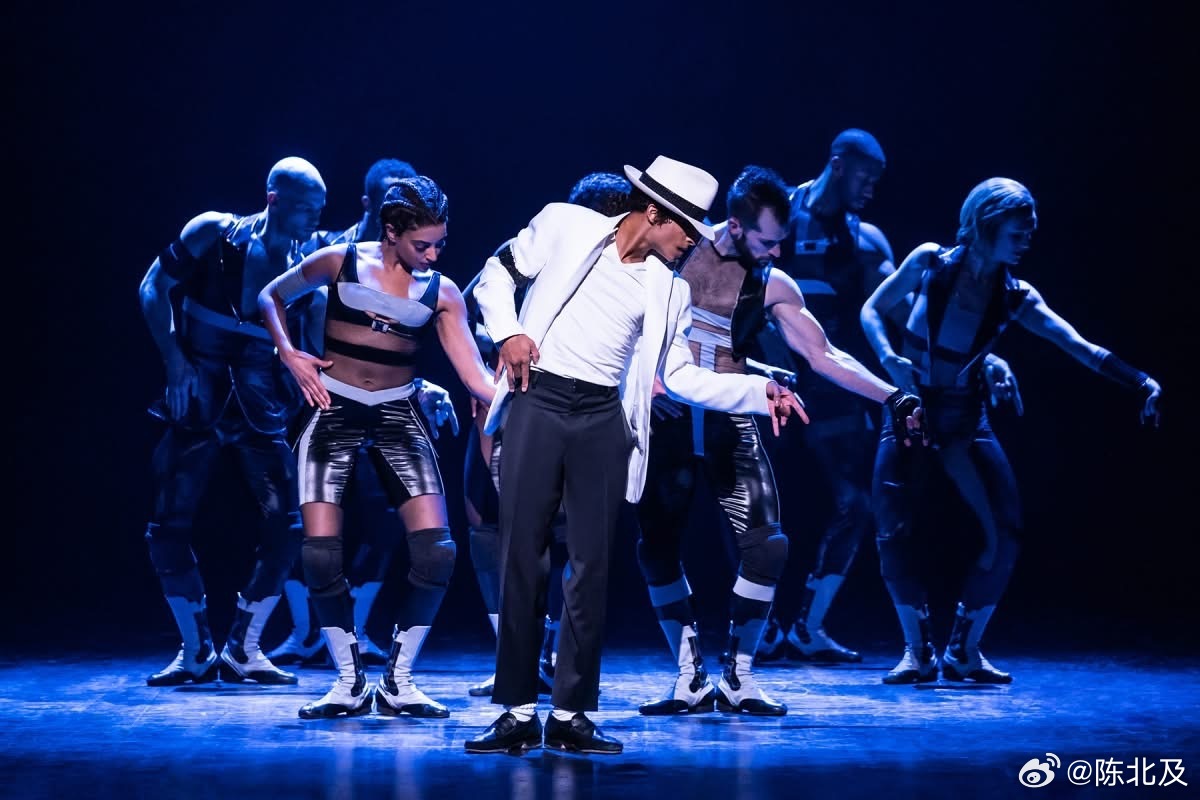17年前的今天，“流行之王”Michael Jackson离开了我们🕊（195