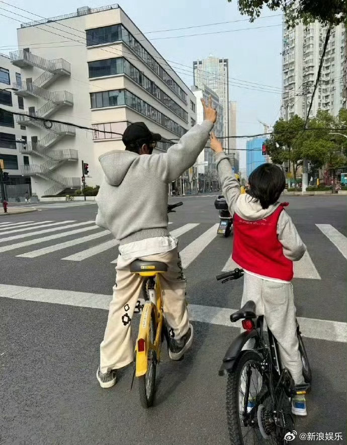 黄晓明就带娃骑行道歉黄晓明已在交警部门接受处罚 4月4日，黄晓明晒与孩子骑车上马