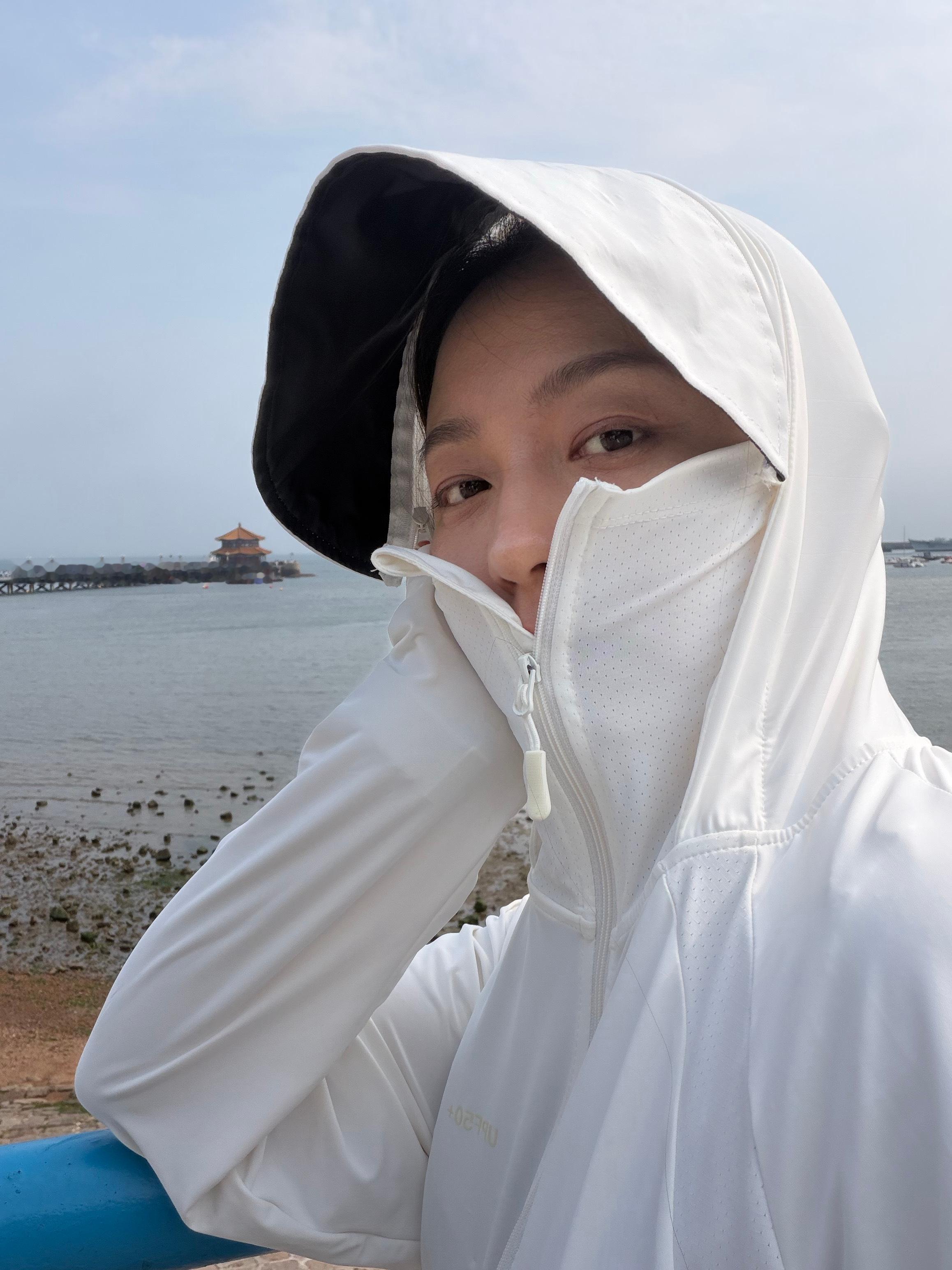 我做了最后的妥协七点起床陪大姐来海边，今天任务是给她出片 
