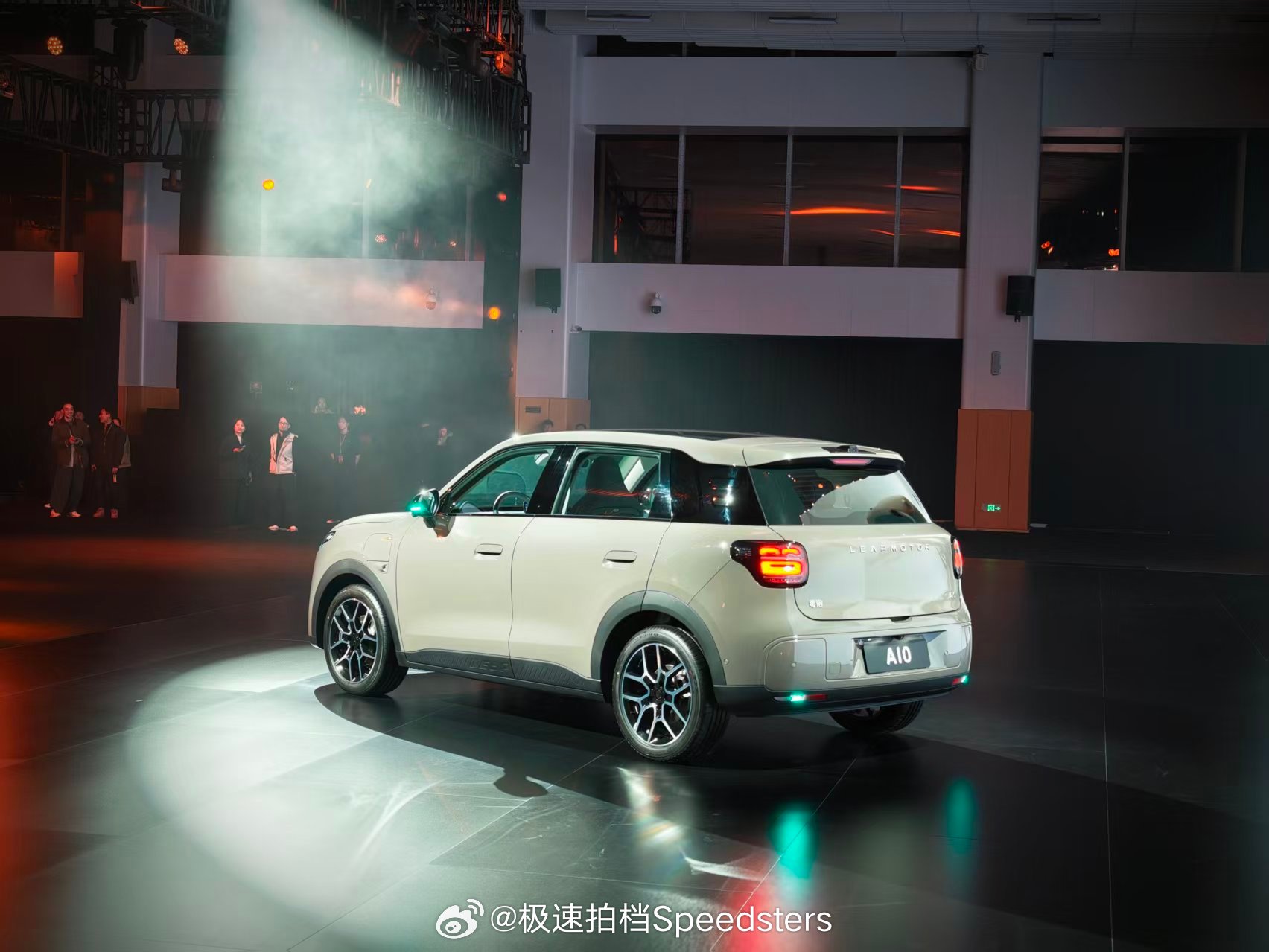 太卷了，起售价6.58万；顶配8.68万就带了激光雷达，还有8295智舱芯片，5