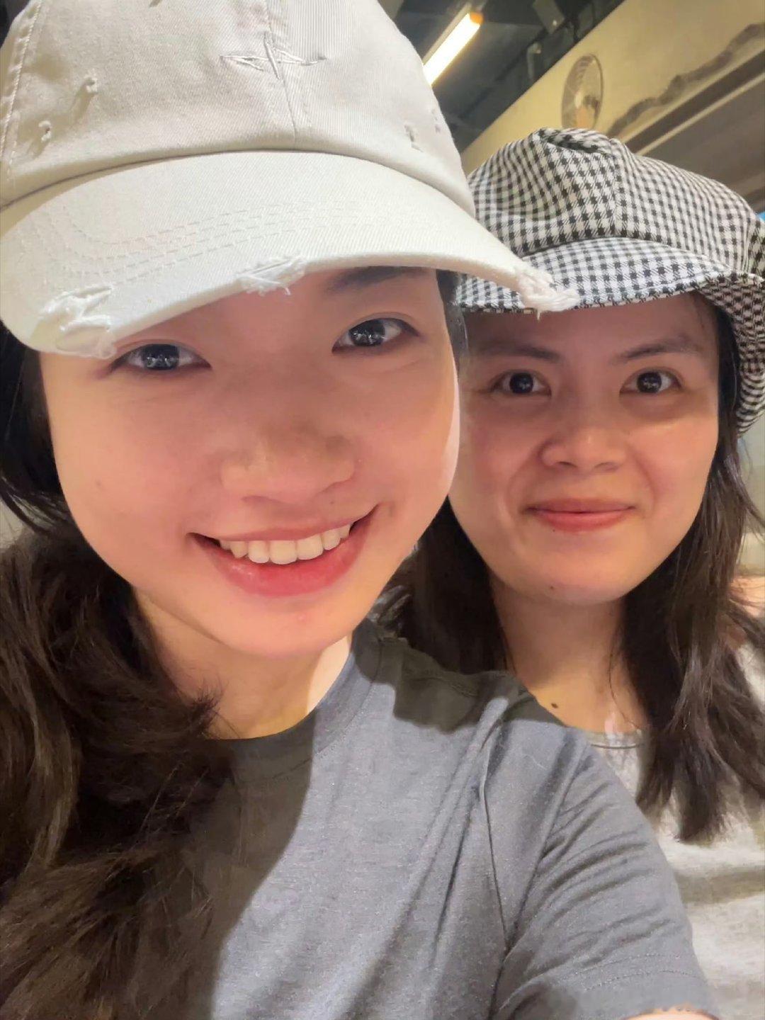长了个丑bi样就来网上👄➖zhy，你是不是生活中特别缺👨🏻啊  找不到找你