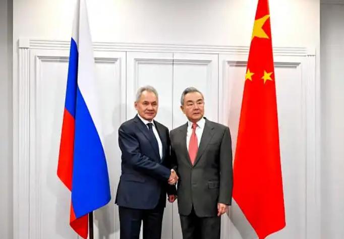 中俄就涉日本问题进行战略对表
【观察者网】据央视新闻消息，中共中央政治局委员、中