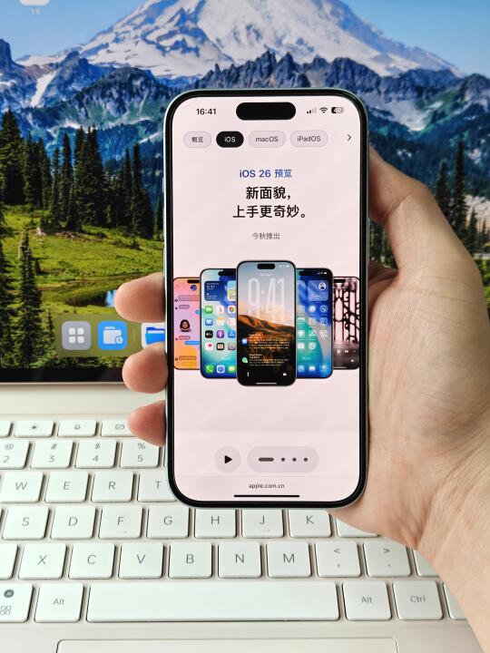 苹果不装了，国行版AI又鸽了？
