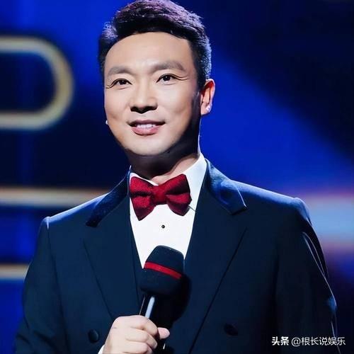AI舞台封神！康辉领衔央视Boys网晚名场面，科技感拉满
小年看网晚，除夕等春晚