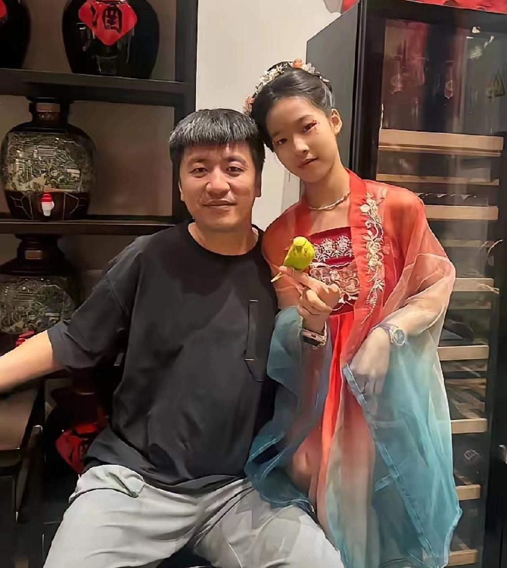 张雪峰最放不下11岁女儿张姩菡！取名藏满温柔，父爱太戳心
 
张雪峰走了，他最大
