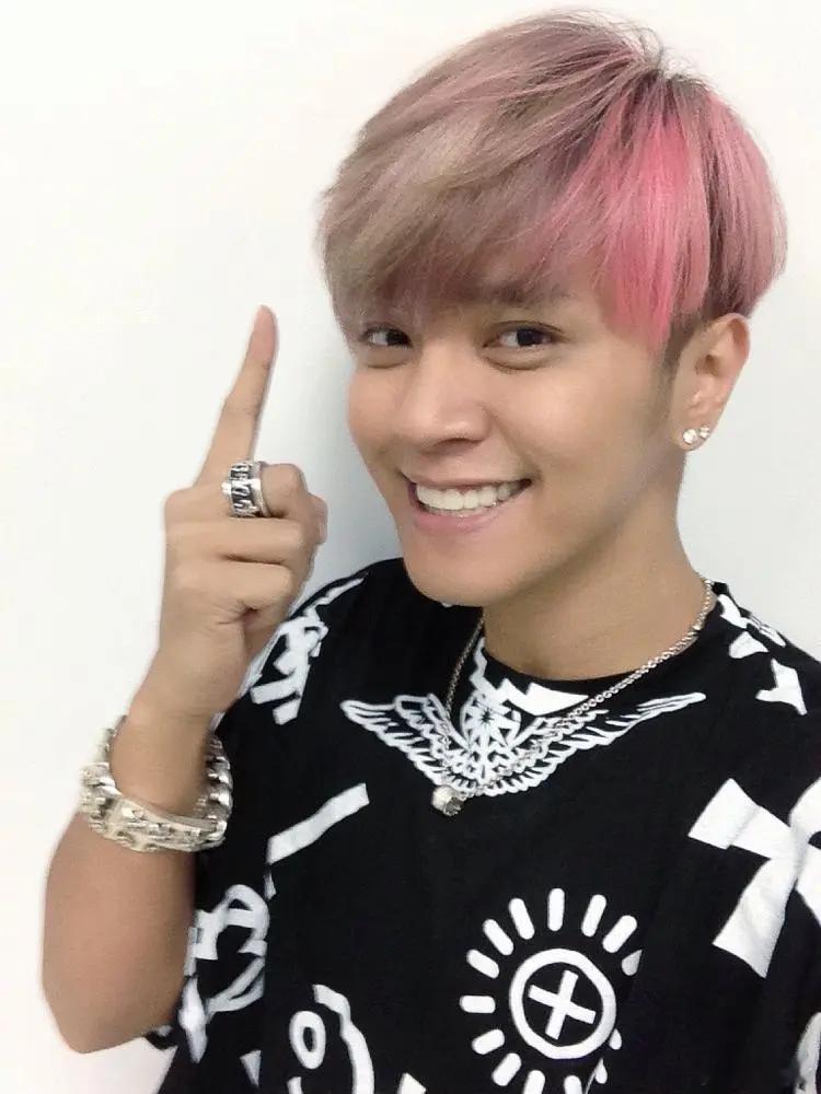 这哥们还没被封杀吗，自己做了那些恶心事还说是被黑呢，钱不够用出来蹦跶了是吗