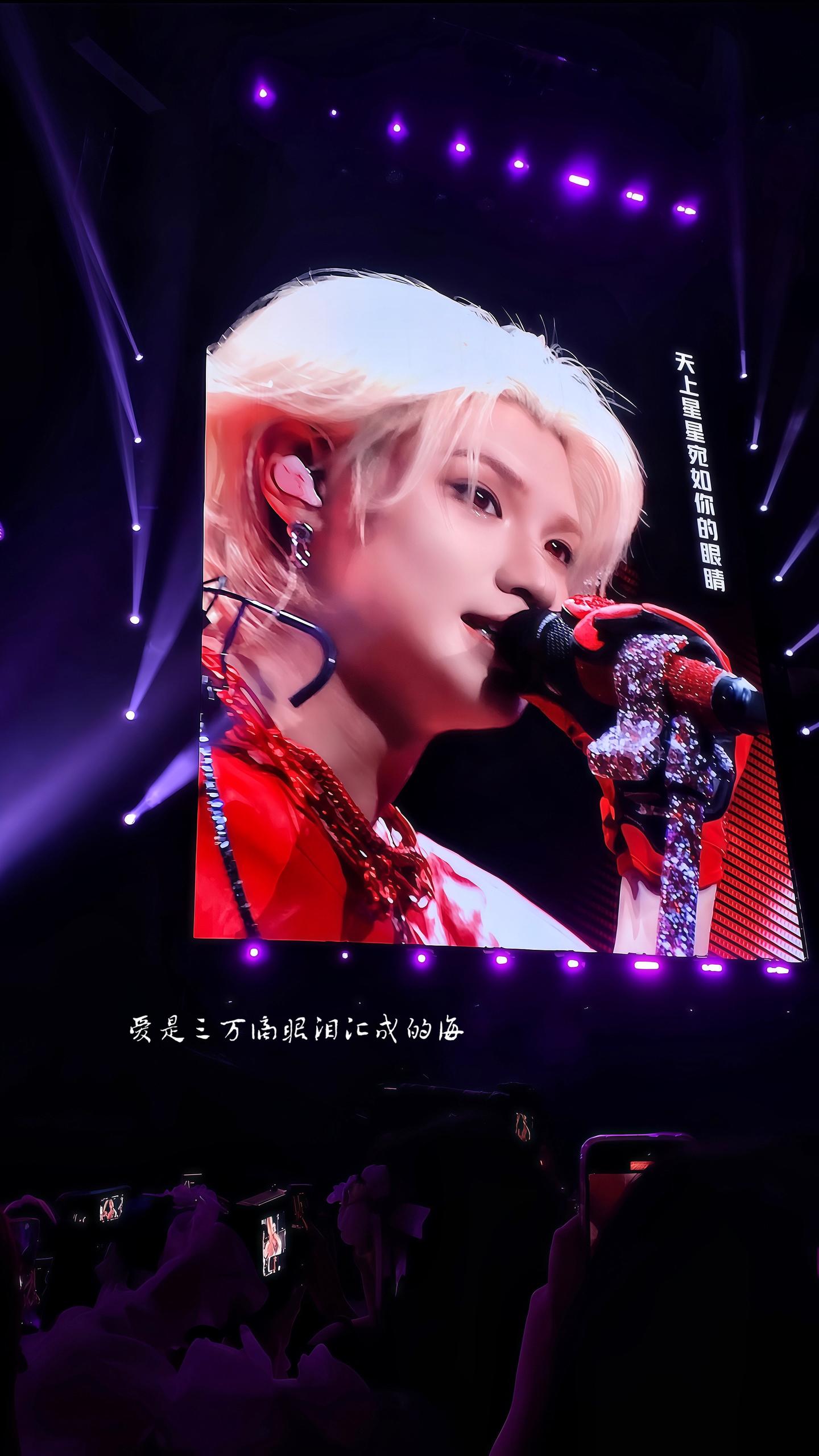 我以为我足够清醒 权衡着时间 距离 金钱 但当我沉浮与幸福与痛苦之间 ...