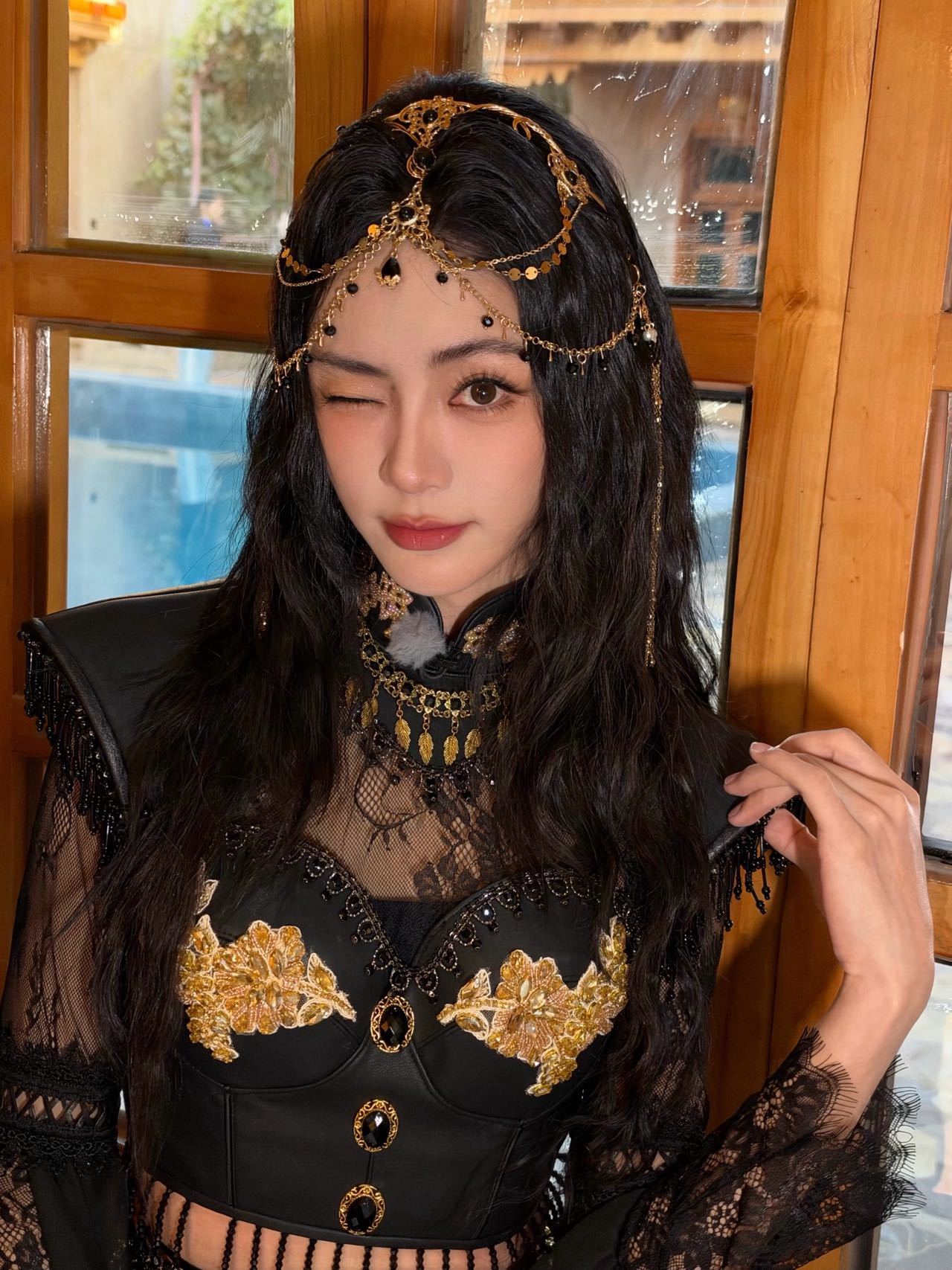 一天落泪八百次，笑到崩溃，谢可寅用八个字精准描述了自己的录制状态。没人告诉她这节