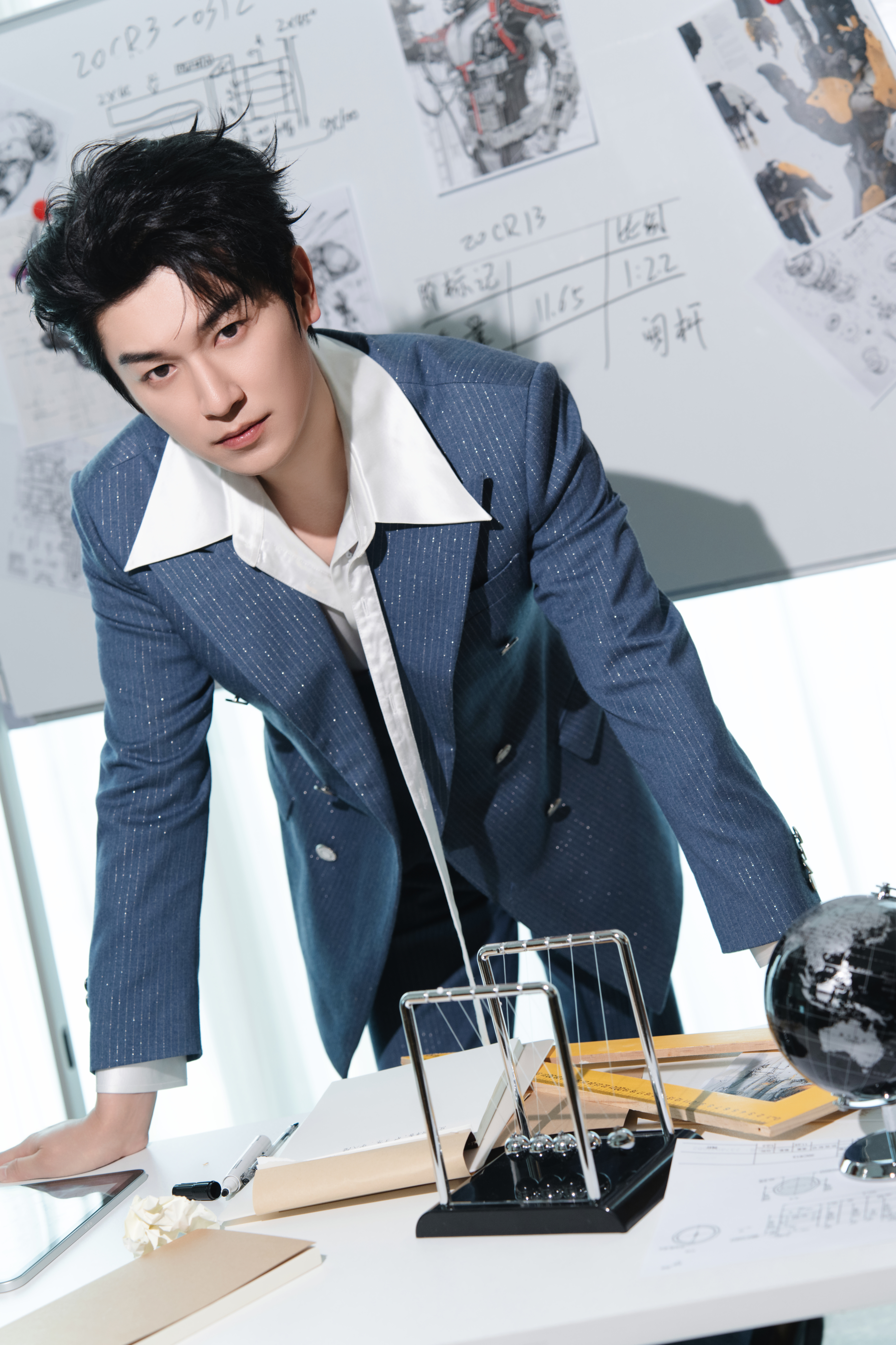 杨旭文上得厅堂下得食堂 镜头前是成熟稳重的精英范儿，私下里却是个看见美食就走不动