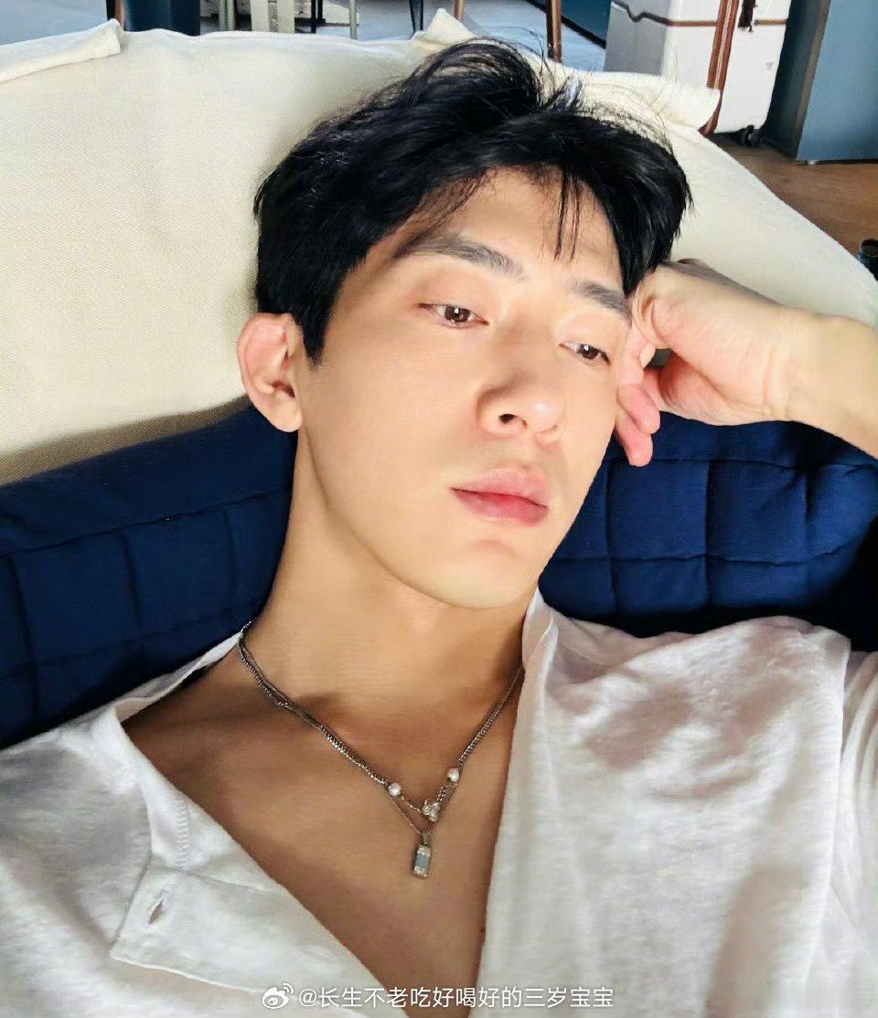 井柏然 老人味太重笑不活了家人们！我还在想是谁嘴这么损，结果点进去一看，居然是井