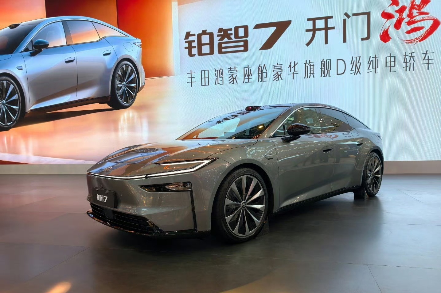广州车展又看到丰田铂智7了昨天油车今天电车，广汽丰田带着铂智7的豪华三件套来了，