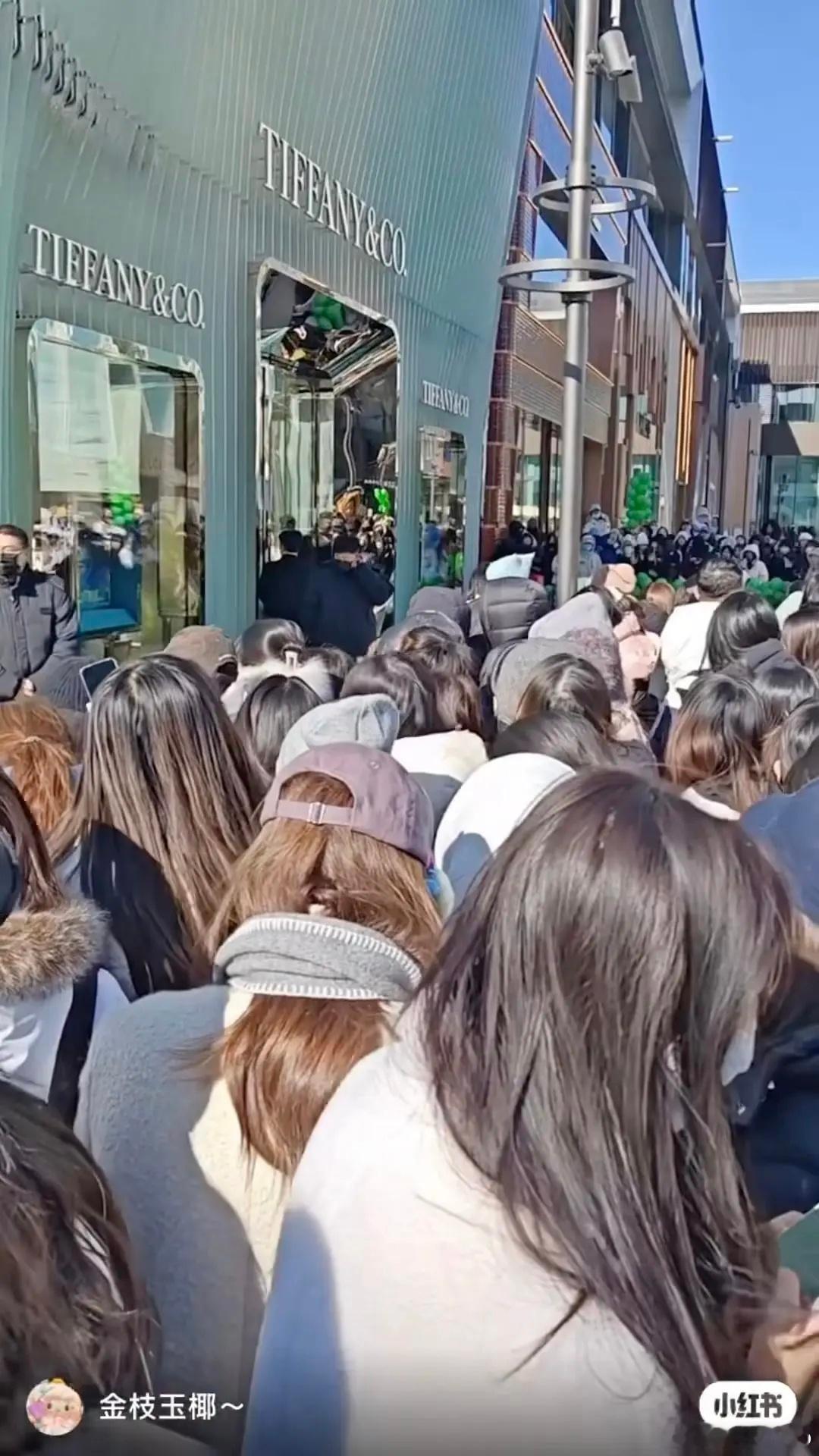 知道顶奢为什么唯爱李昀锐了，蒂芙尼官宣日线上➕线下晒单 500w+ ，森林军攻陷