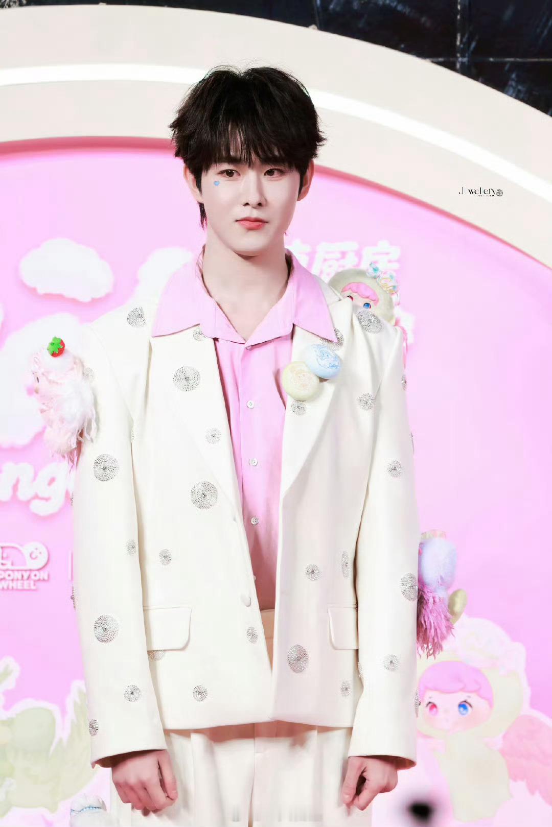 田嘉瑞范趣町杭州见面会路透这是真王子呀，又萌又甜又可爱，人间仙品实锤田嘉瑞范趣町