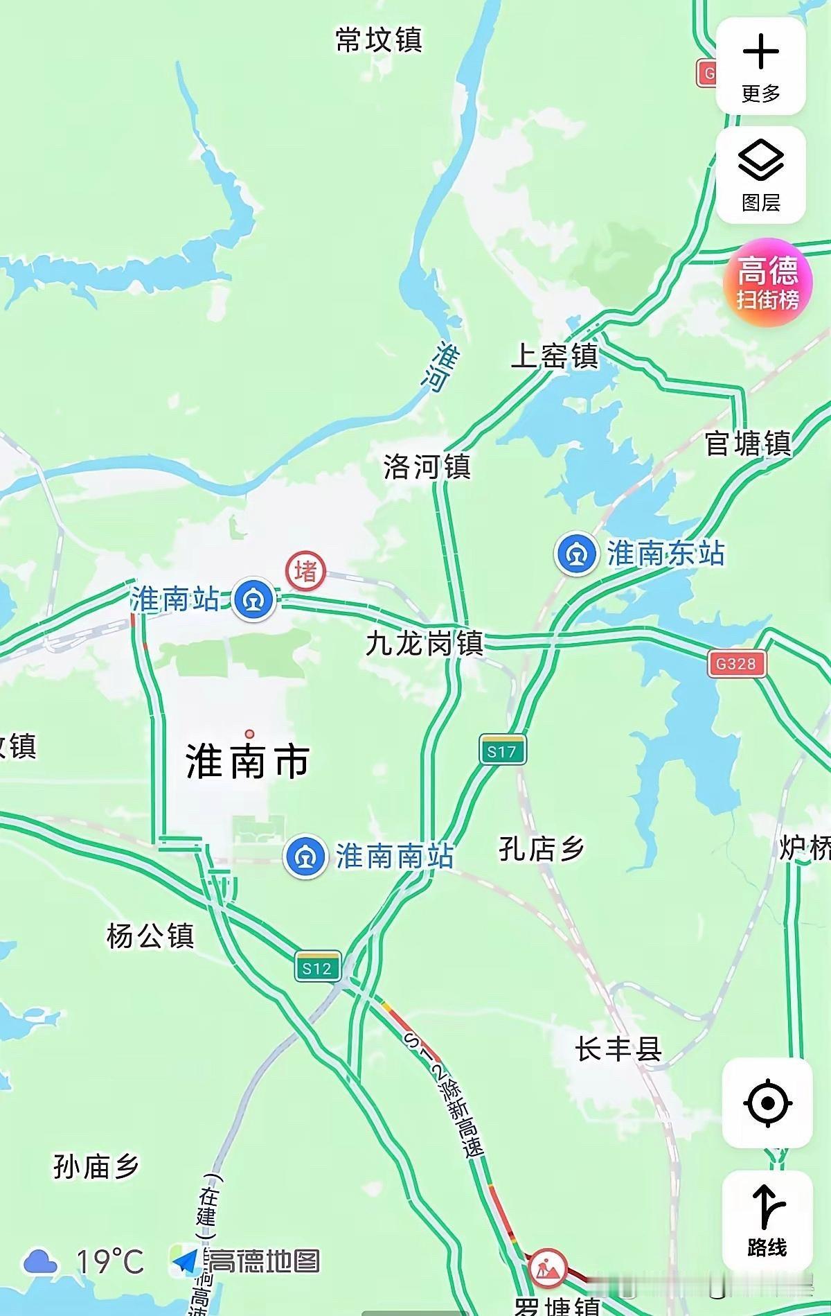 从地图上看，淮南有两个高铁站，作为地级市，市区有两个高铁站还真不多，可见淮南交通
