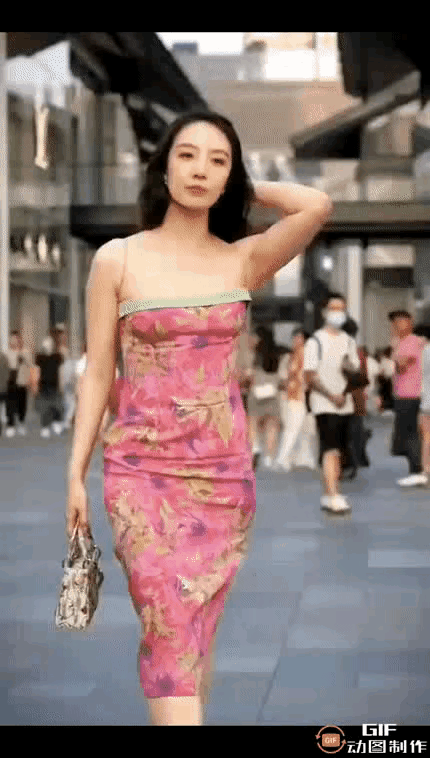 董小姐这身材绝了！就连石油老总都为之轻狂，乱了方寸，真是天生尤物，美的不可方物！