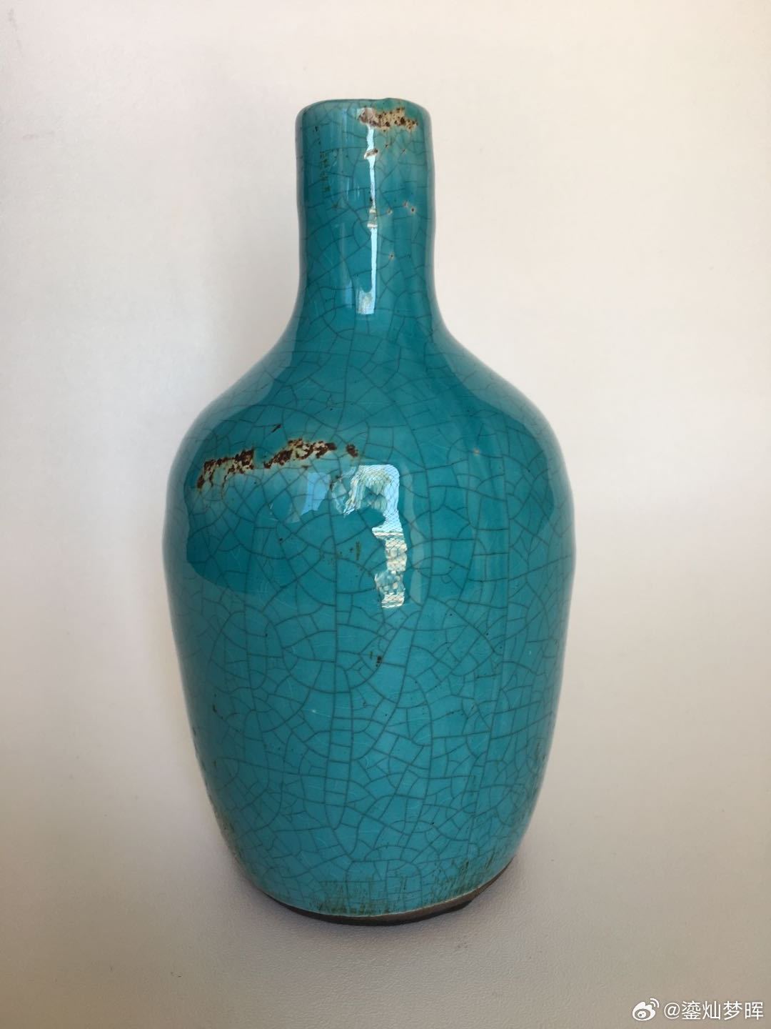 每周鉴赏收藏精品之孔雀蓝胆瓶      唐宋时期窑口一般都会烧造酒瓶，可能还是初