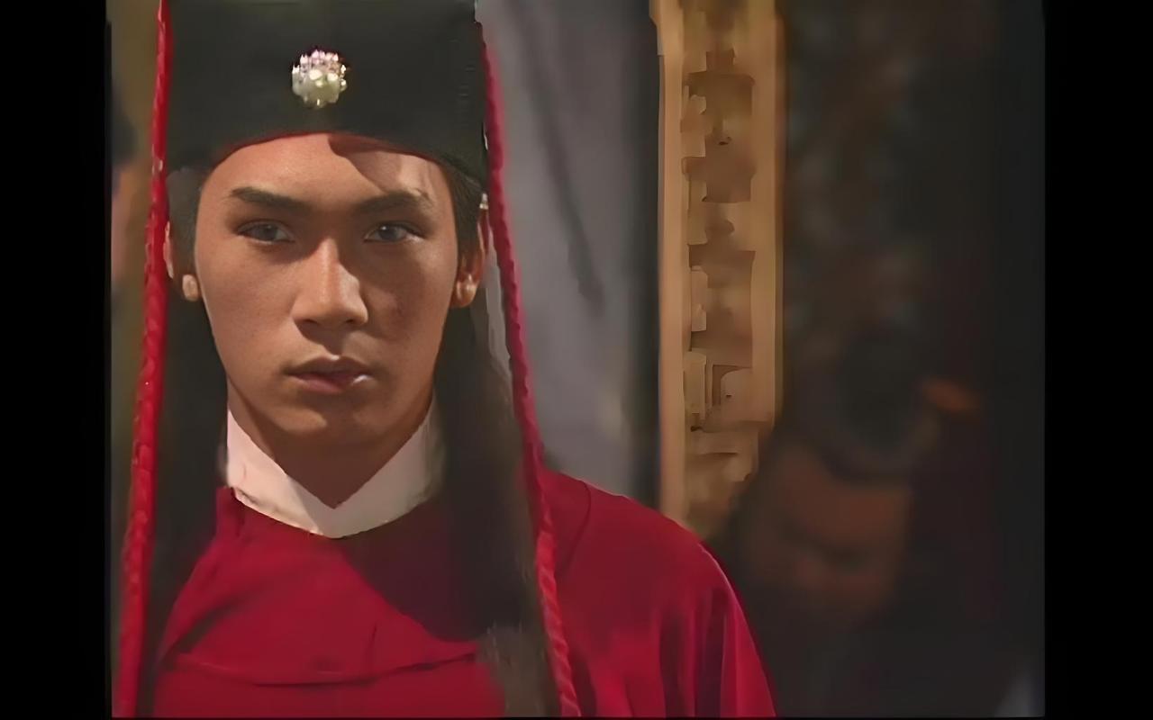 2025年10月31日，“最帅展昭”甄志强妻子发布讣告，称其于10月21日在上海