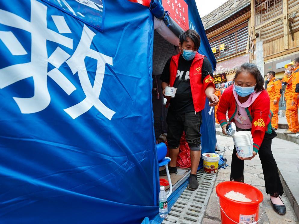中国人可以团结到什么程度？
网友分享：汶川地震我在成都，大家第一时间都不太清楚发