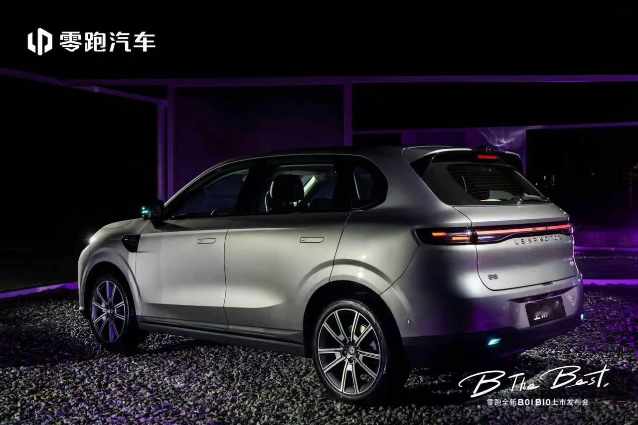 说实话，看了零跑b10，尤其是这个顶配，我觉得是超值的，12.58万的价格能够拿