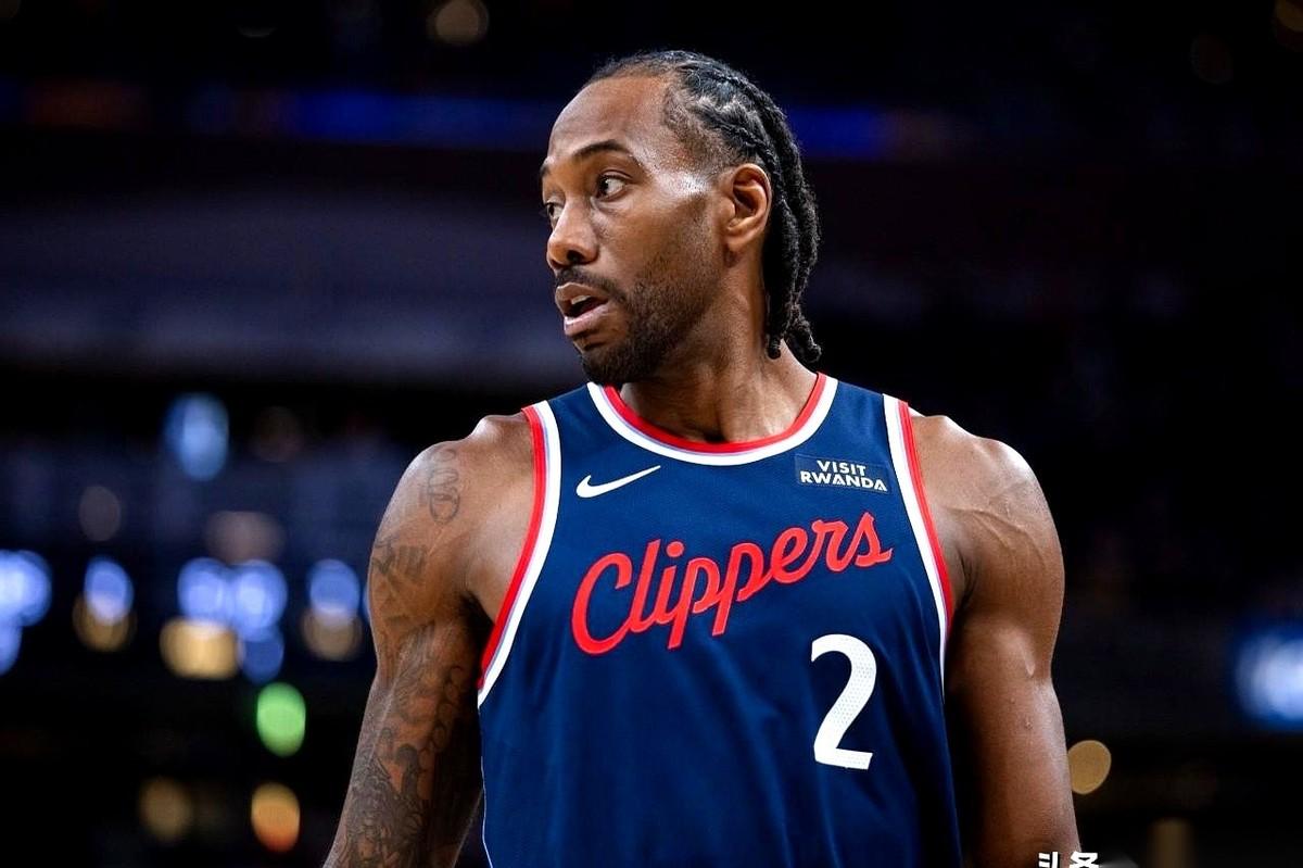 伦纳德杀回马刺主场，半场10投6中，一个人凿下13分4篮板3助攻，几乎把对面的篮