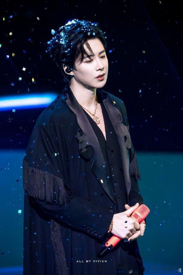 周深 先让刘宇宁身高降下来  跨年晚会最爆笑名场面预定！周深刘宇宁合体，刘宇宁求